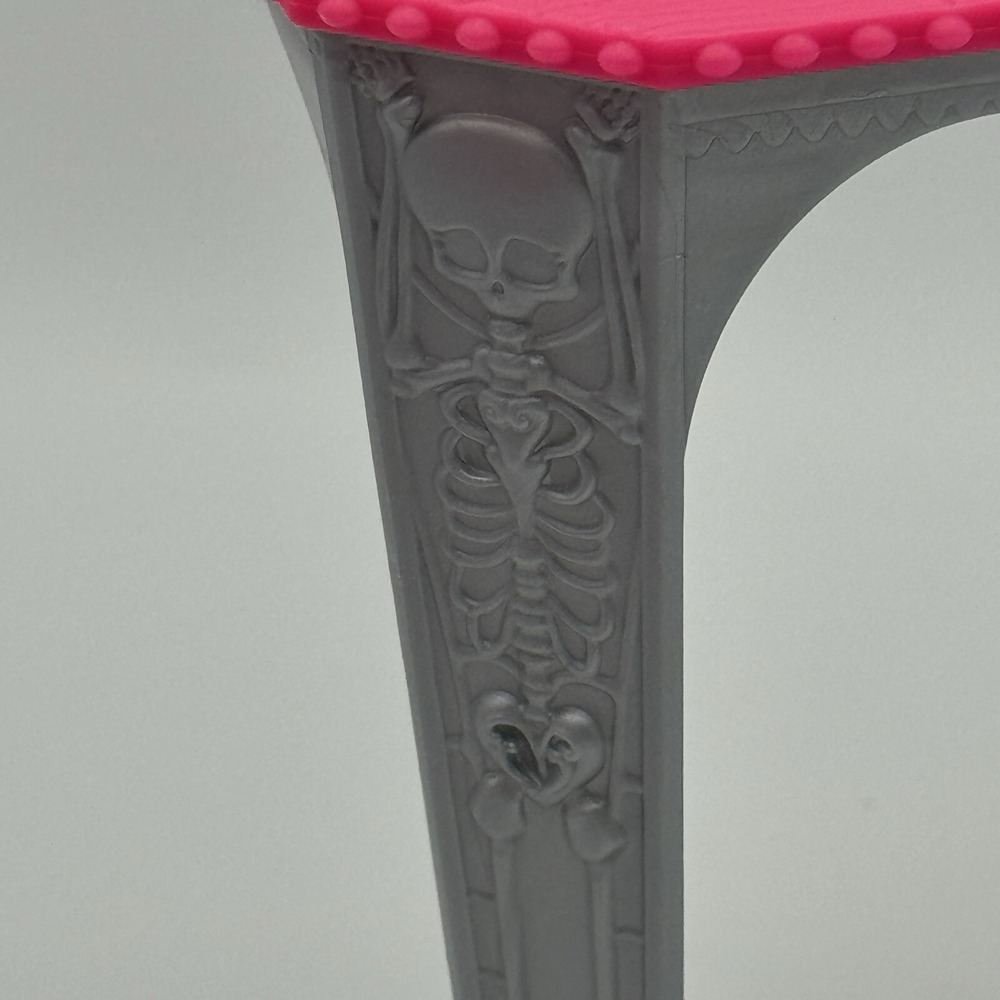Monster High Deadluxe High School Replacement Doll Furniture High Bar Table Pink - Picture 4 of 6